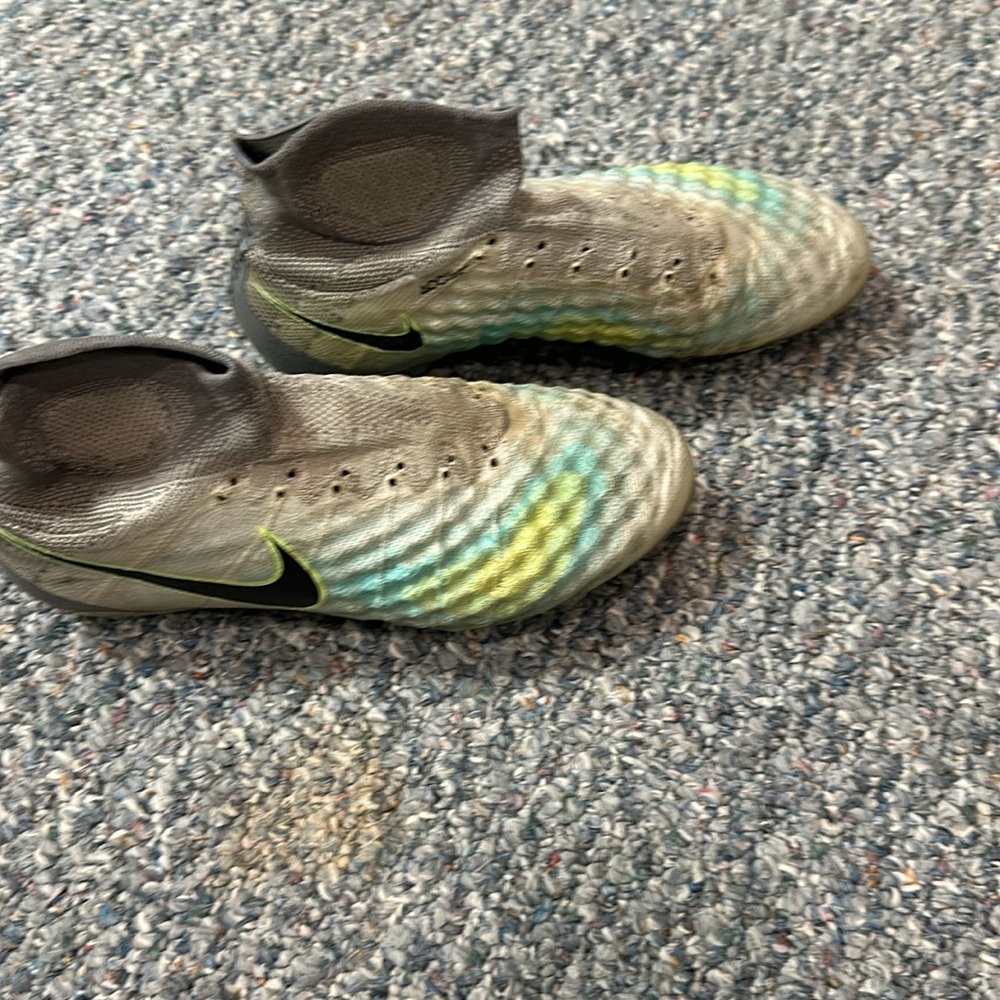Nike Majista women’s soccer cleats
